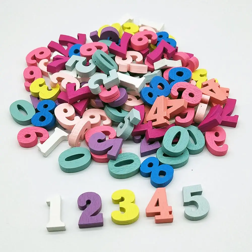 100Pcs / комплект 15mm цветни смесени английски дървени букви цифри DIY занаят декорация на дома