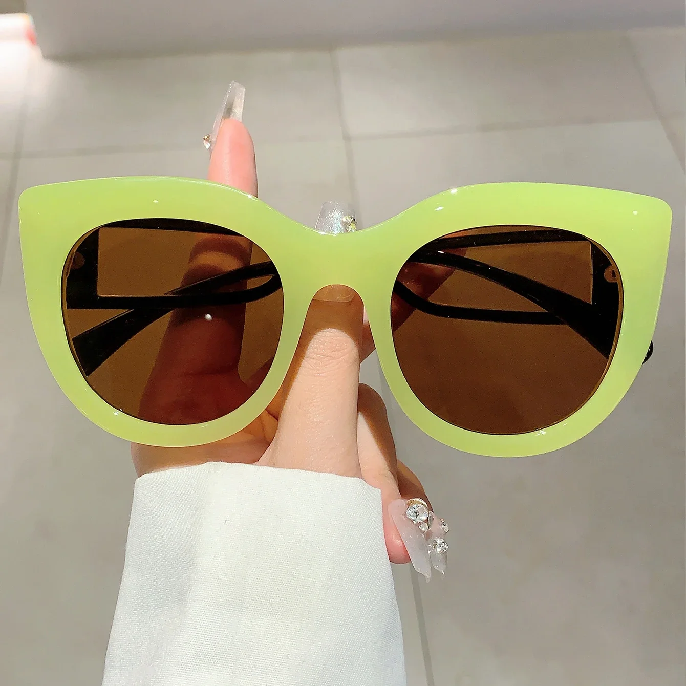 KAMMPT Реколта котка око слънчеви очила модерен корейски стил бонбони цвят очила 2023 нов стилен извънгабаритни UV400 защита нюанси