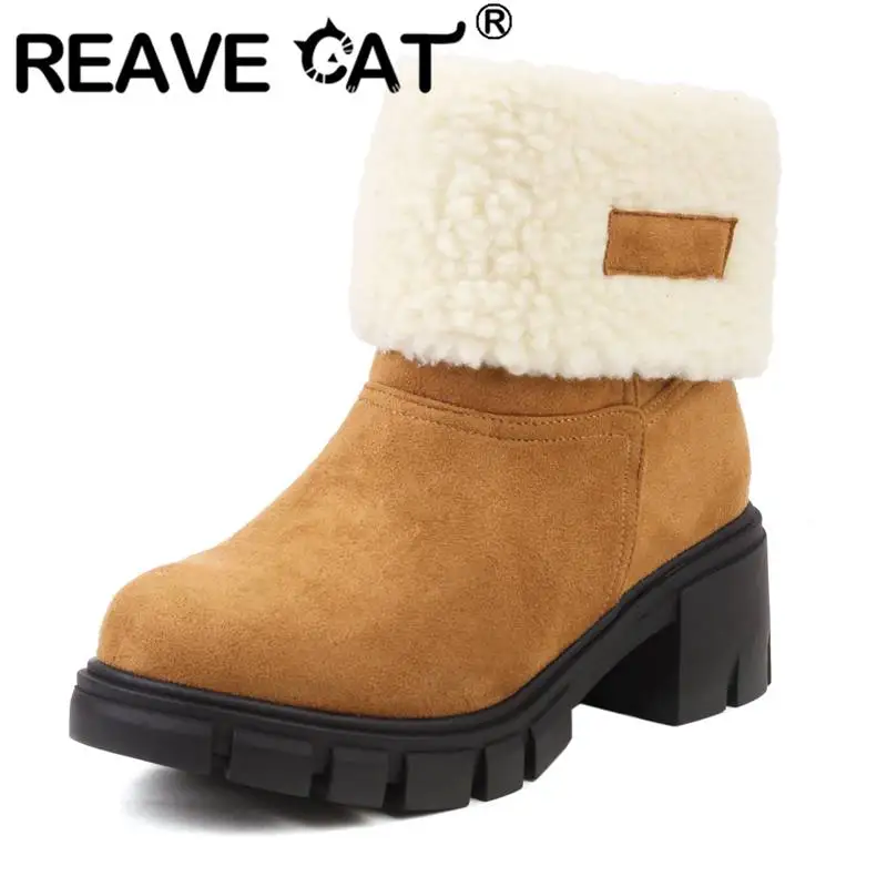 REAVE CAT Жена Зимен сняг Външни ботуши Плюшени кръгли пръсти блок петата приплъзване на голям размер 43 твърди топли обувки случайни ежедневни обувки