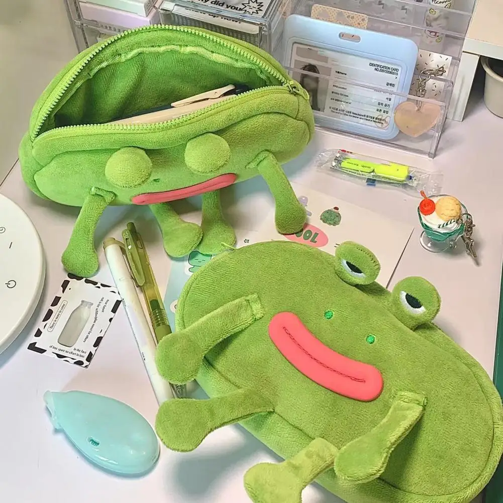 Висококачествена платнена тоалетна чанта Очарователна жаба плюшена козметична чанта с цип затваряне капацитет преносим молив телефон за съхранение