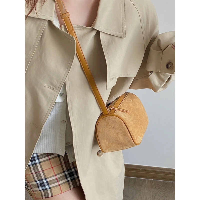 Нов дамски кадифе PU снаждане материал crossbody чанта ретро плюшени френски чанта мода едно рамо малка чанта
