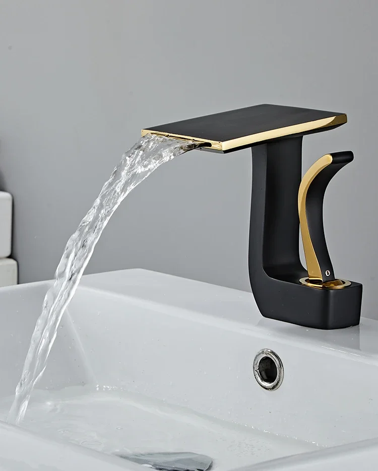 Творчески водопад мивка кранче топла и студена баня мед баня шкаф мивка мивка кранче бяло черно злато